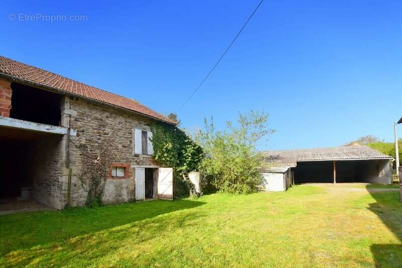 Ancienne ferme de 87 m2 à rénover avec dépendances à Collonge la Madeleine (71) - photo 6