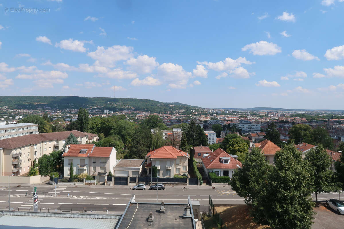 NANCY   Sympathique appartement de 53 m2  en loi carrez avec une vue panoramique, deux grands balcons, un asce - photo 6