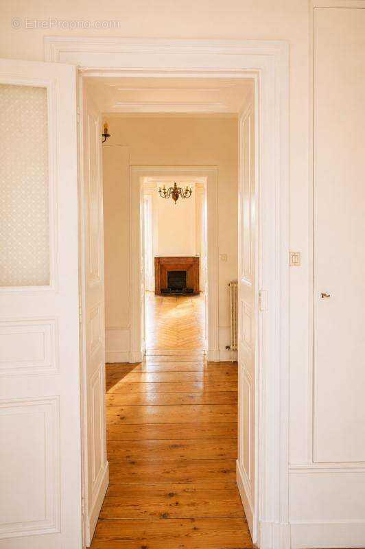 Appartement de caractère avec vue dégagée – Centre du Puy - photo 13