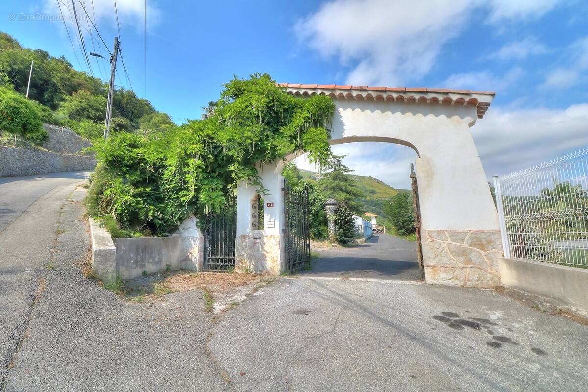 Maison à TOURRETTES-SUR-LOUP
