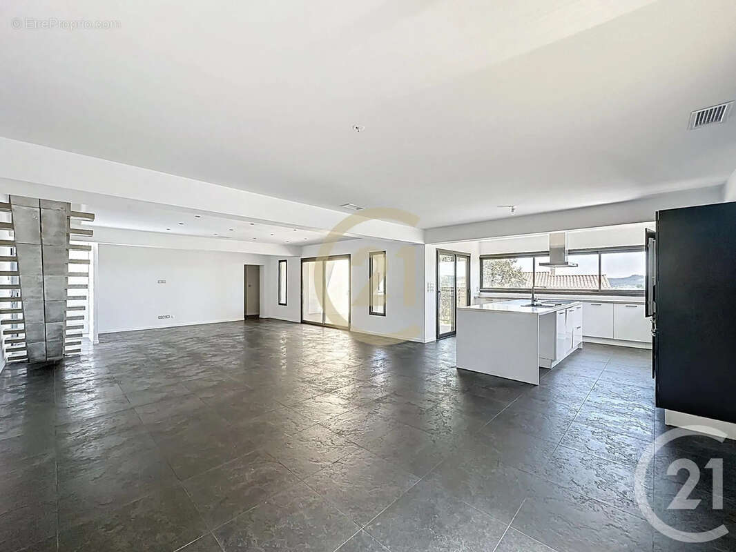 Maison 216 m² à Aramon  - photo 3