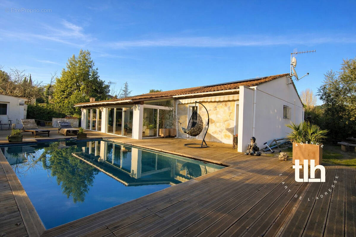 piscine - Maison à SAINT-MATHIEU-DE-TREVIERS