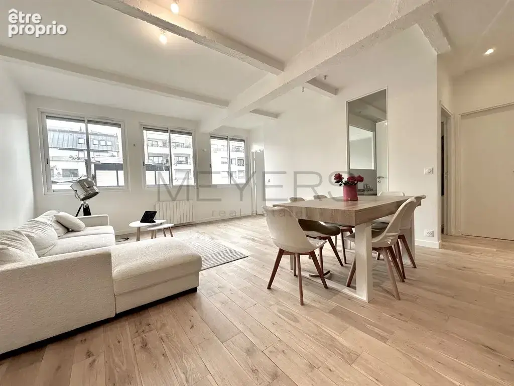 Appartement à COURBEVOIE