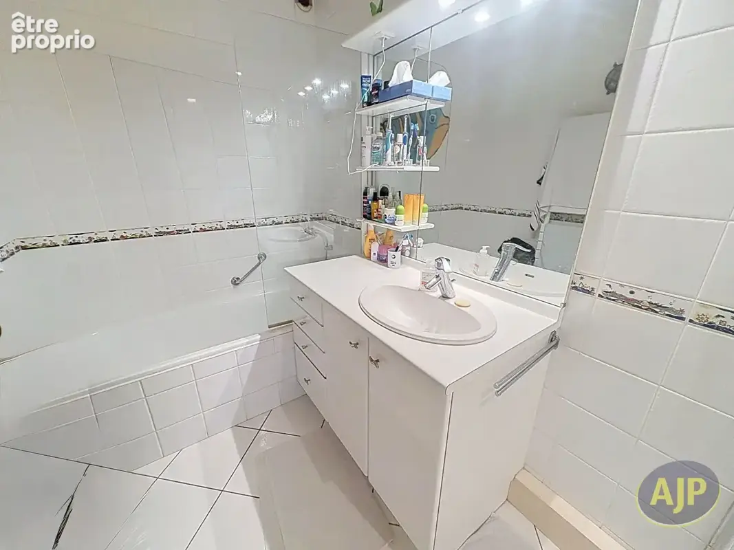 LE POULIGUEN -  85 m² dernier étage avec vue imprenable sur le port de plaisance - photo 7