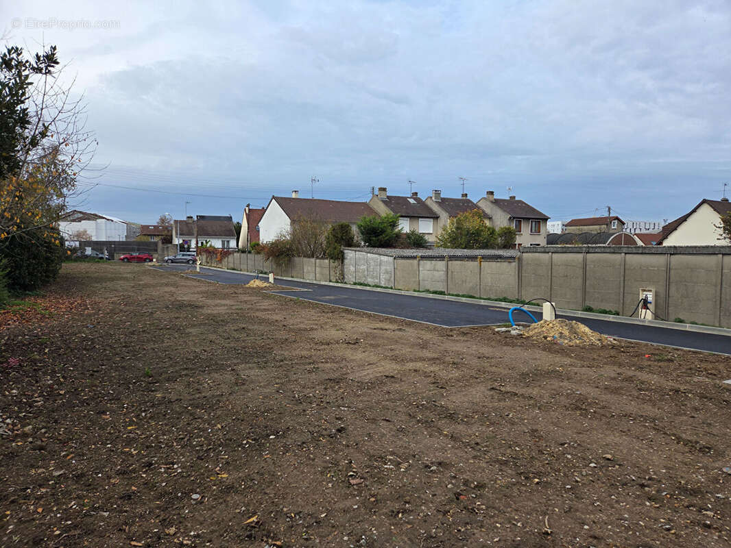 Terrain à MANTES-LA-VILLE