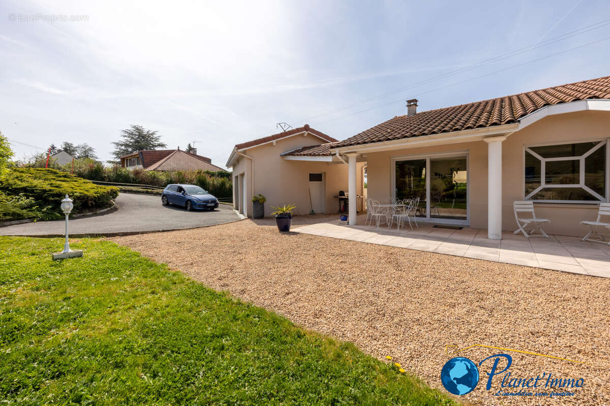 Maison à SAINT-BONNET-LES-OULES