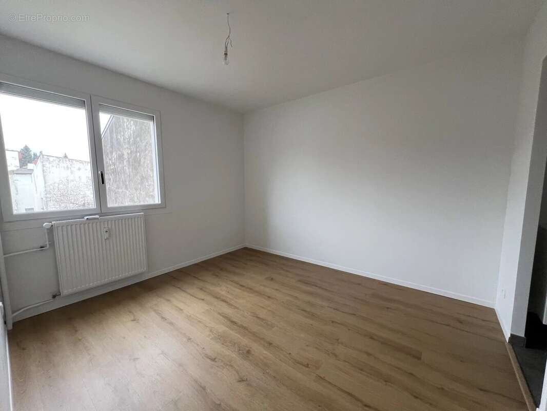 Appartement de 90 m² avec parking  - Secteur prisé rue Blatin - photo 8