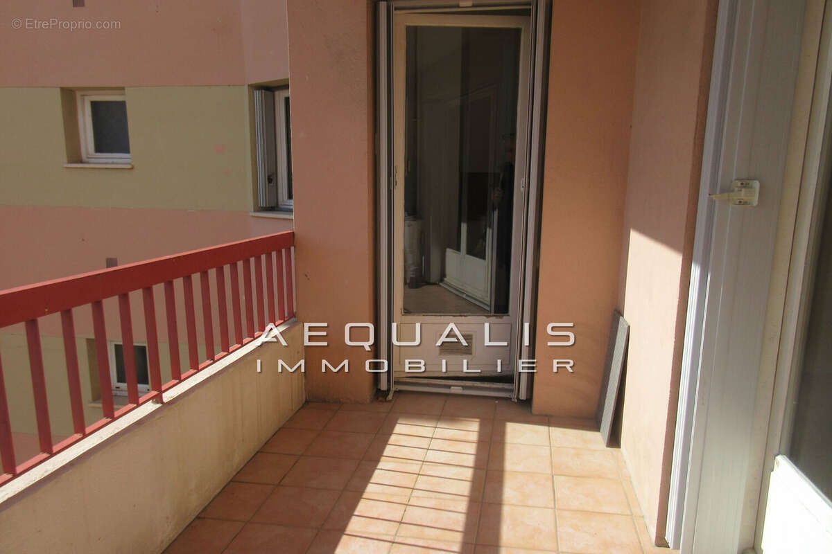 Appartement à SAINT-LAURENT-DU-VAR