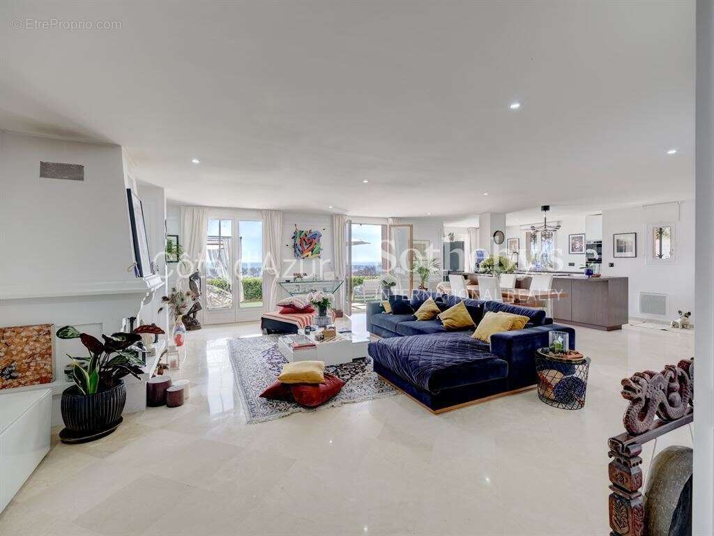 HAUTEURS DE CANNES VALLAURIS Maison rénovée avec vue mer dans hameau privé au calme absolu - photo 5
