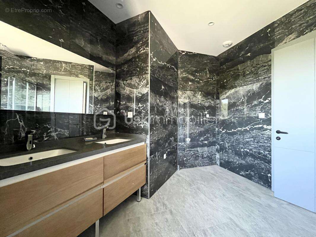 Maison à VILLE-SUR-JARNIOUX