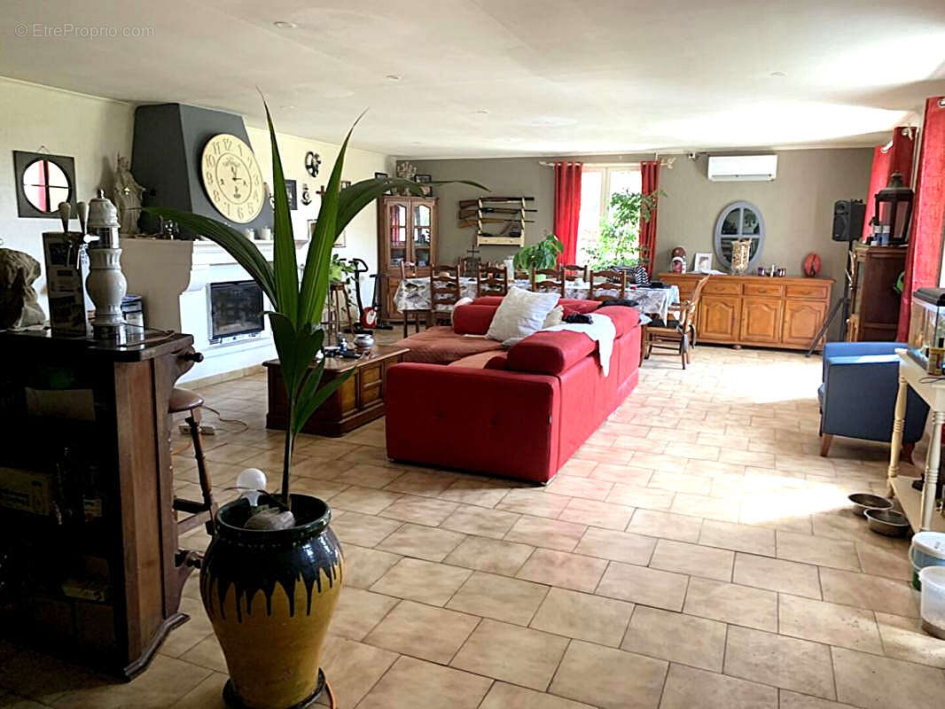 Maison à EYRAGUES