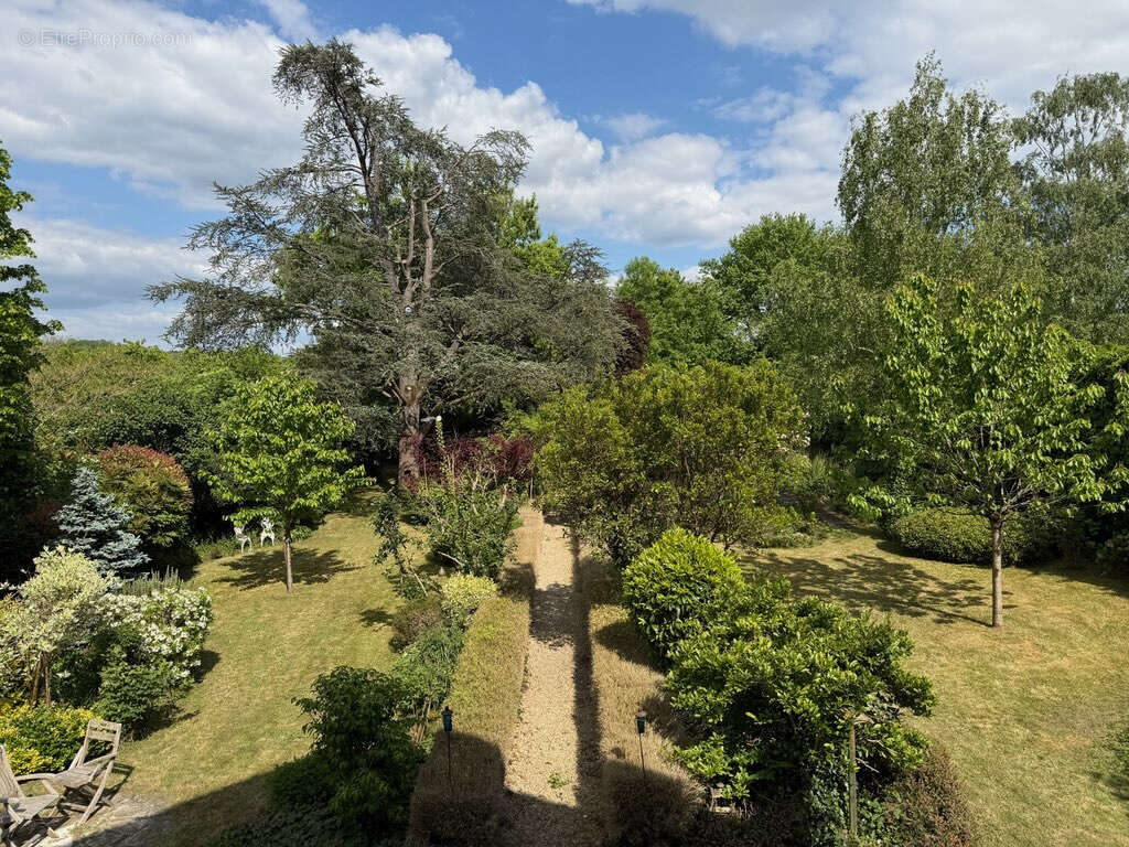 Maison à SAINT-CYR-SUR-MORIN