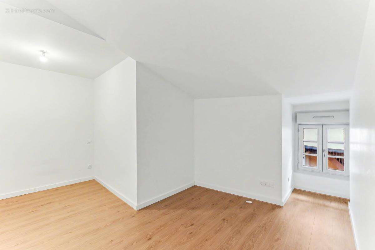 Saint-Sernin – Véritable cocon T3 duplex avec terrasse dans une chartreuse rénovée - photo 10