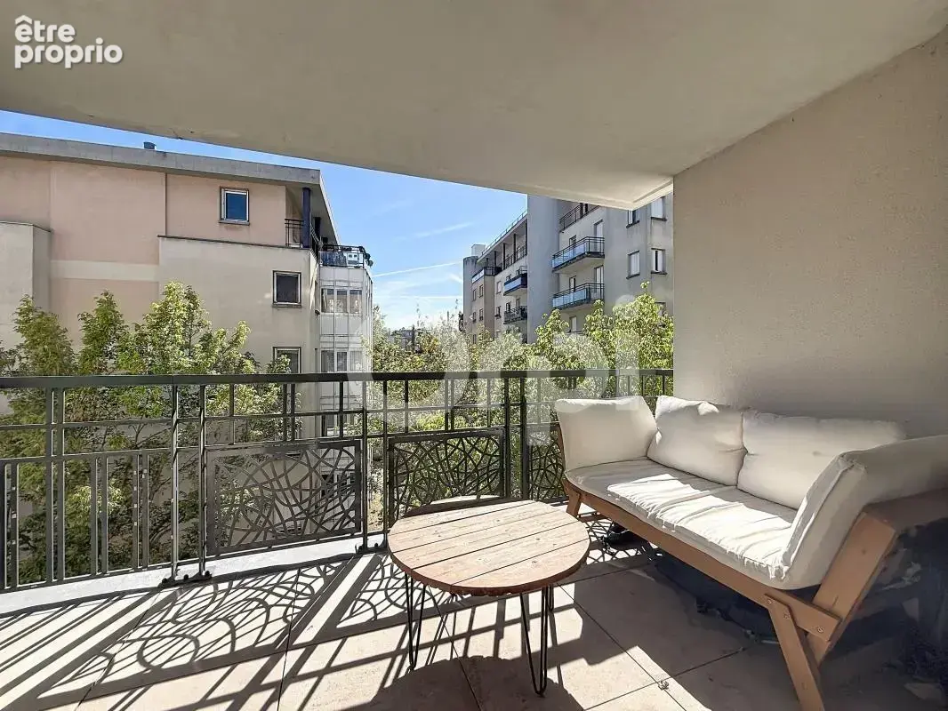 Récent standing - belle pièce de vie sur balcon - Box - photo 12