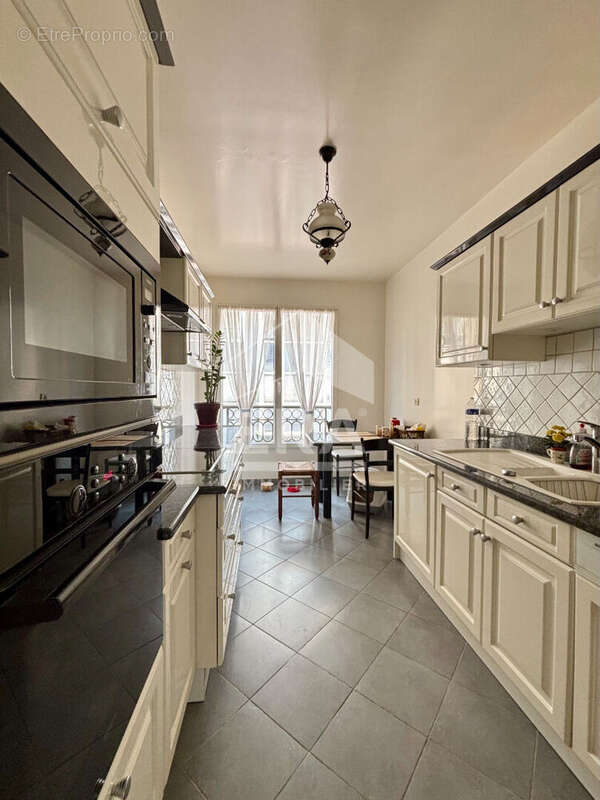 Appartement à LEVALLOIS-PERRET