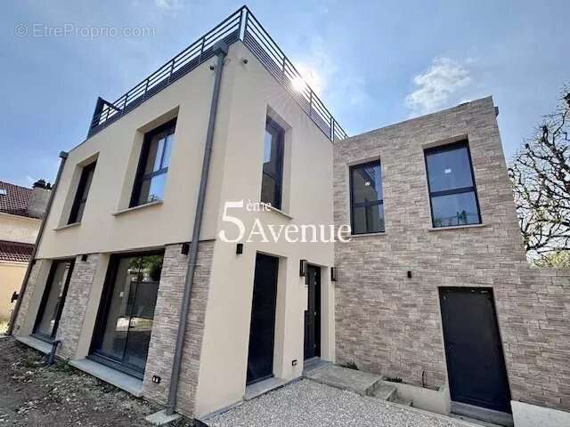 Maison à SAINT-MAUR-DES-FOSSES