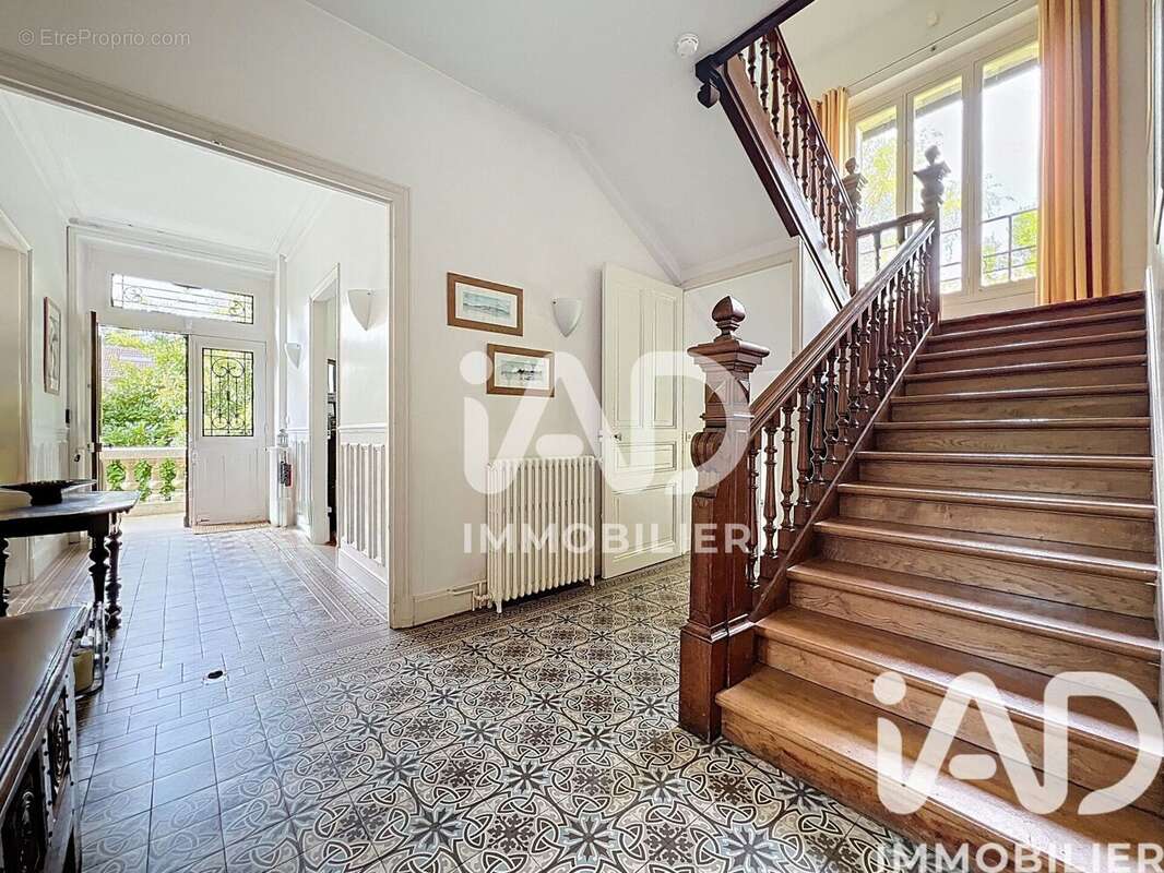 Maison 266 m² à Tournan-En-Brie  - photo 6