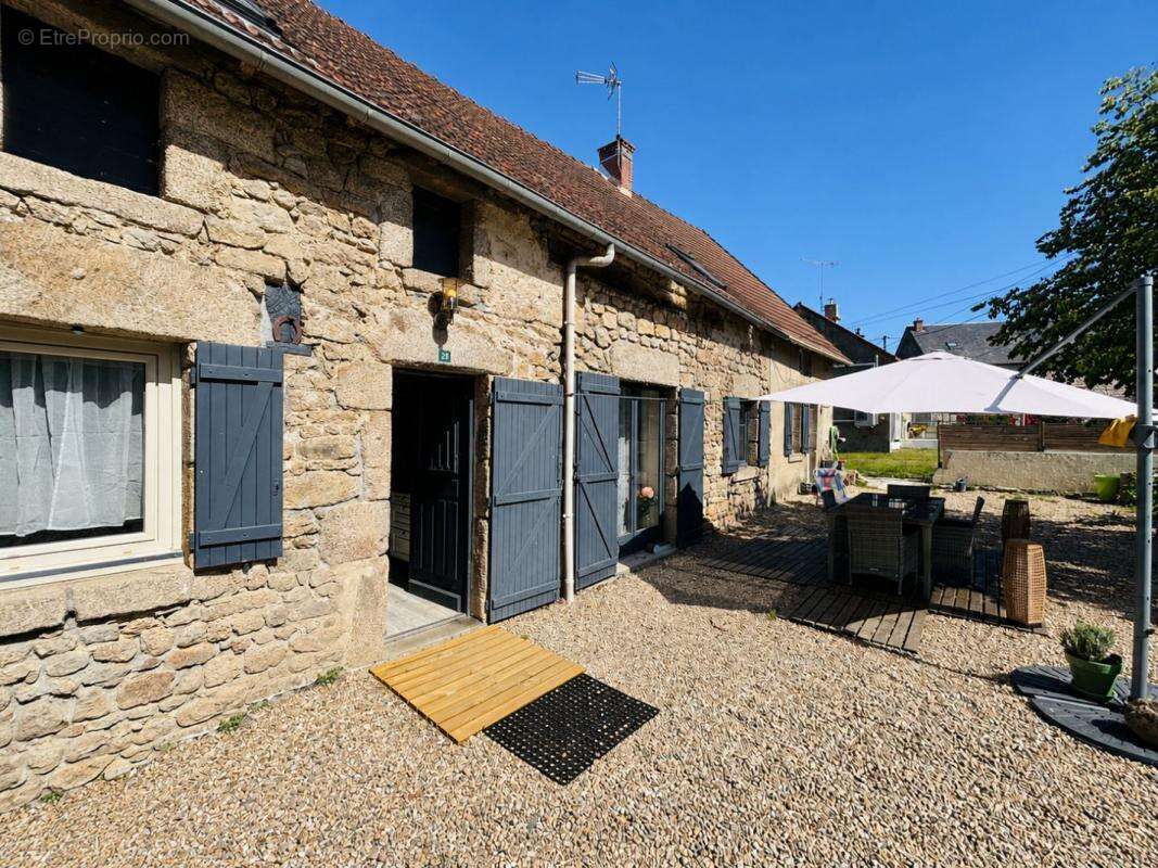 Maison à DOMEYROT