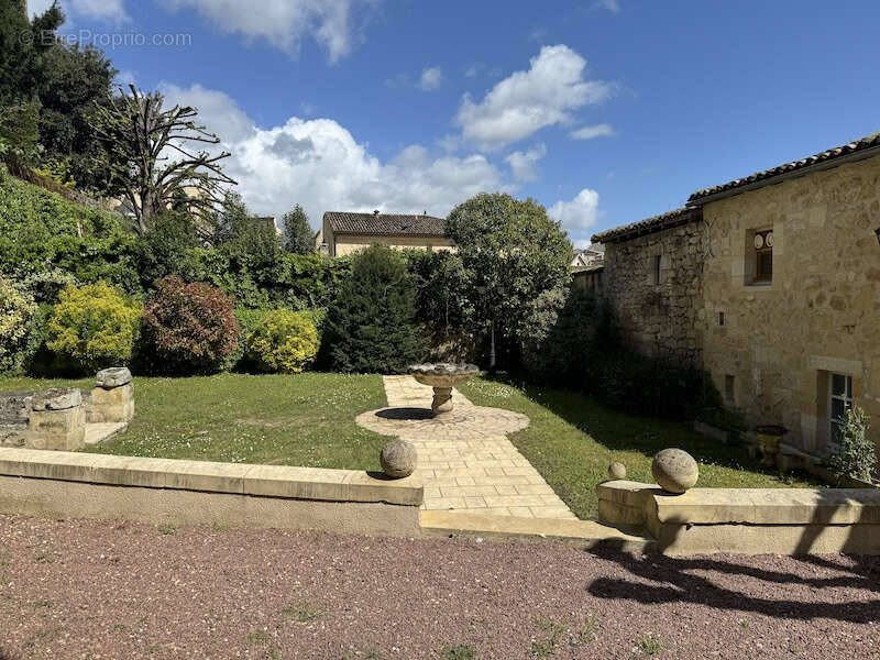 Maison à SAINT-EMILION