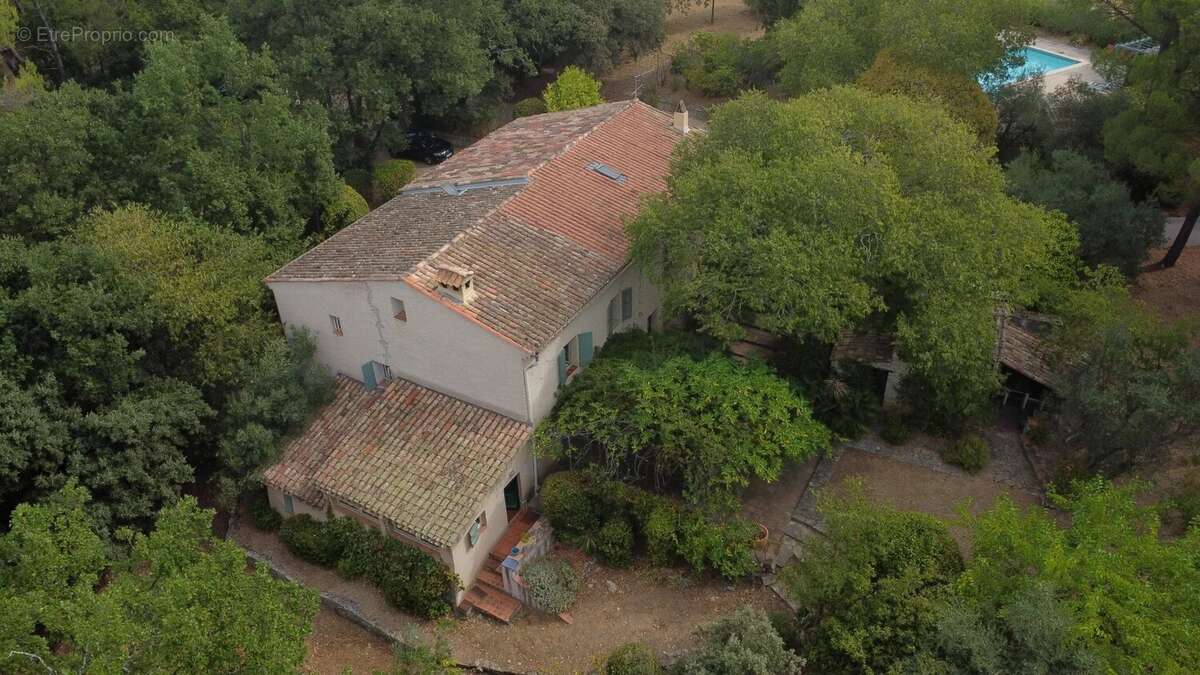 Lorgues bastide de charme de 1789 de 287 m2 sur 2,5ha de terrain - photo 4