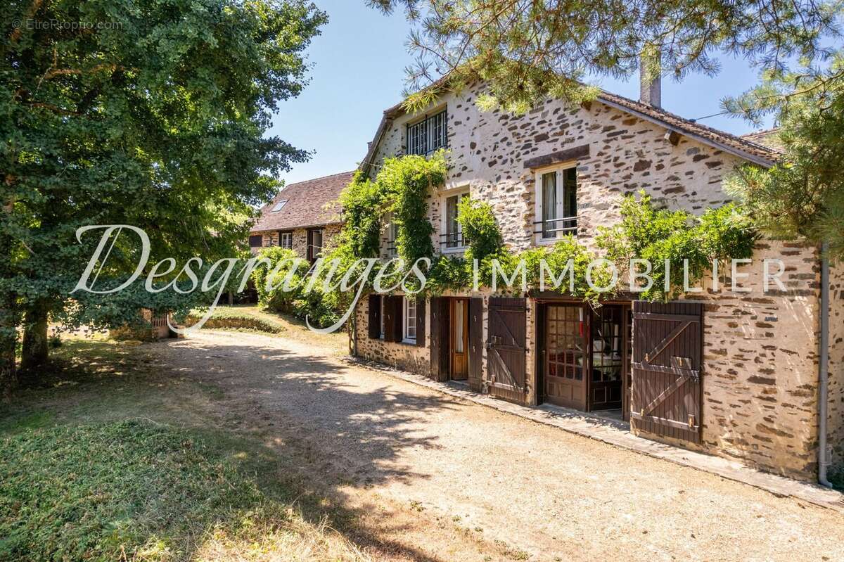 Maison 434 m² à Payzac  - photo 5