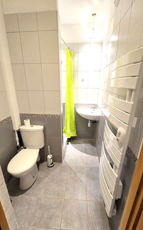 Beau T2 de 52 m2 dans immeuble de charme au 1er étage - photo 2