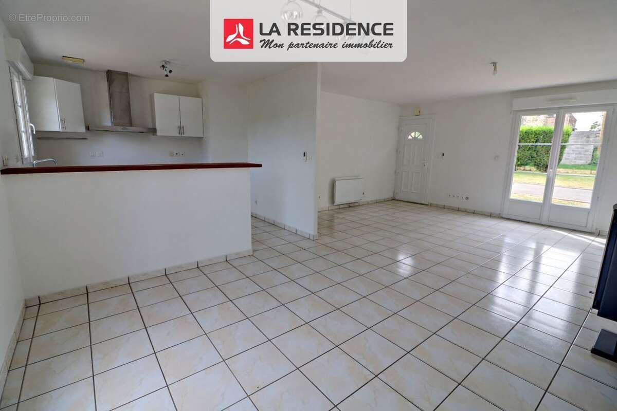 Maison à MAUQUENCHY