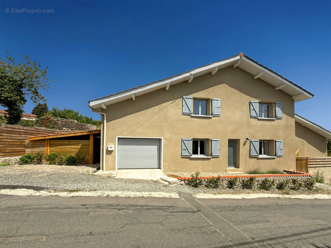 Maison à MARCILLY-LE-CHATEL