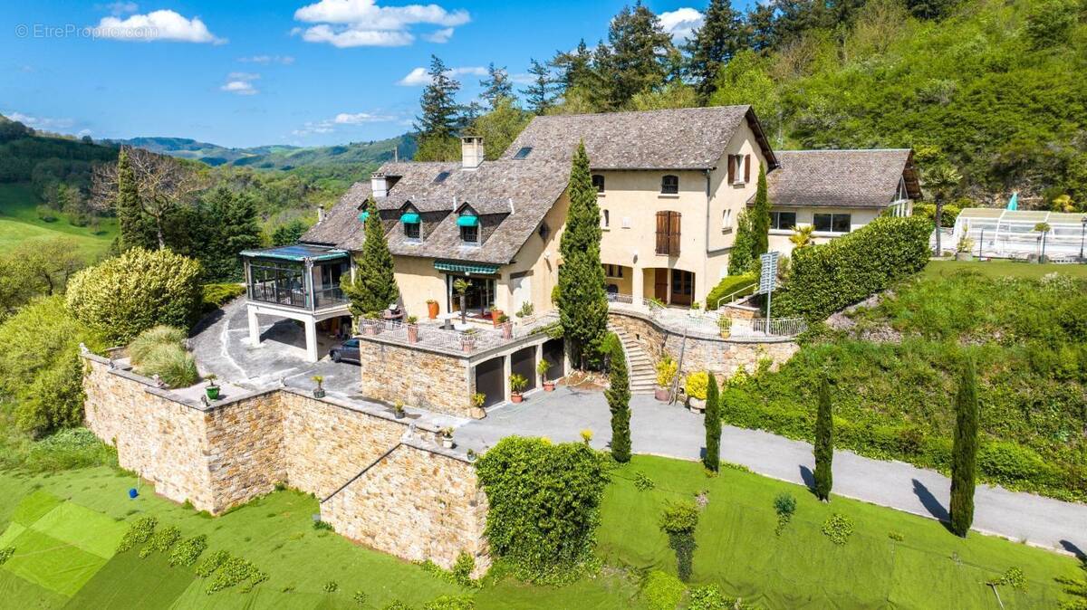 Maison à SAINT-SERNIN-SUR-RANCE