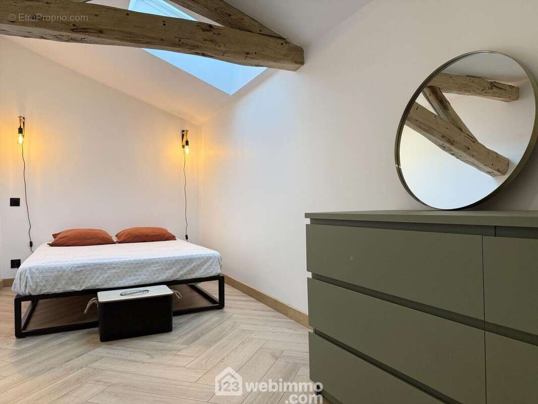 Une chambre de 10 m2, - Maison à LE ROCHEREAU