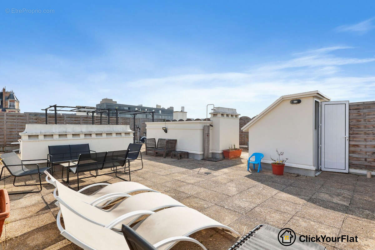 Appartement à PARIS-16E