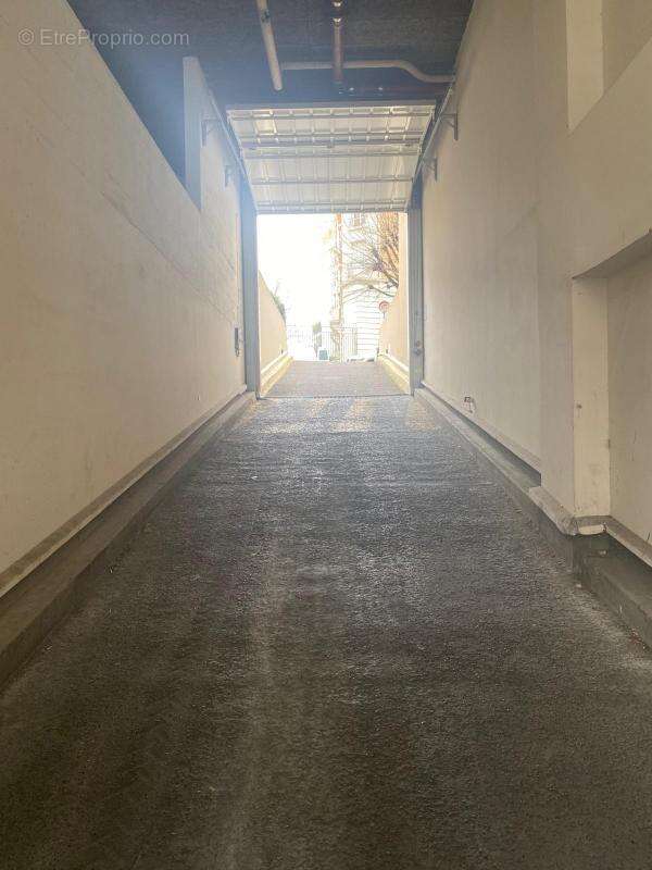 Commerce à COURBEVOIE