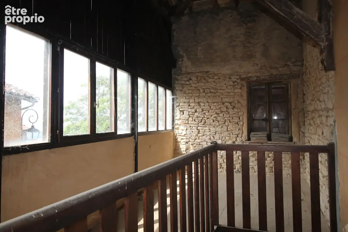 OINGT Maison en pierres de 166 m² + jardin attenant et vue - photo 6