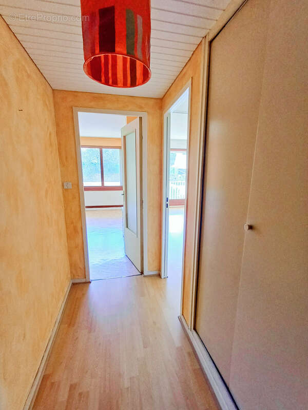 Aubenas - appartement 1 piece 41m2 - balcon et ascenseur - photo 7
