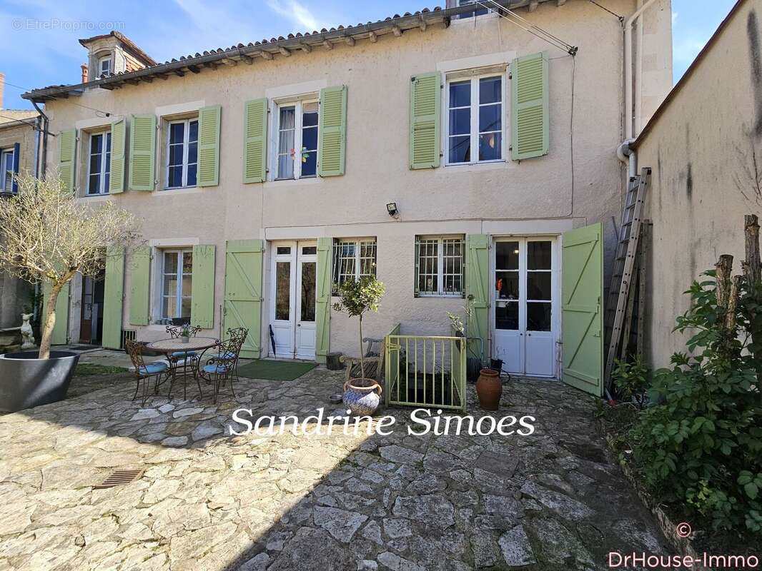 Maison 290 m² à Montmorillon  - photo 10