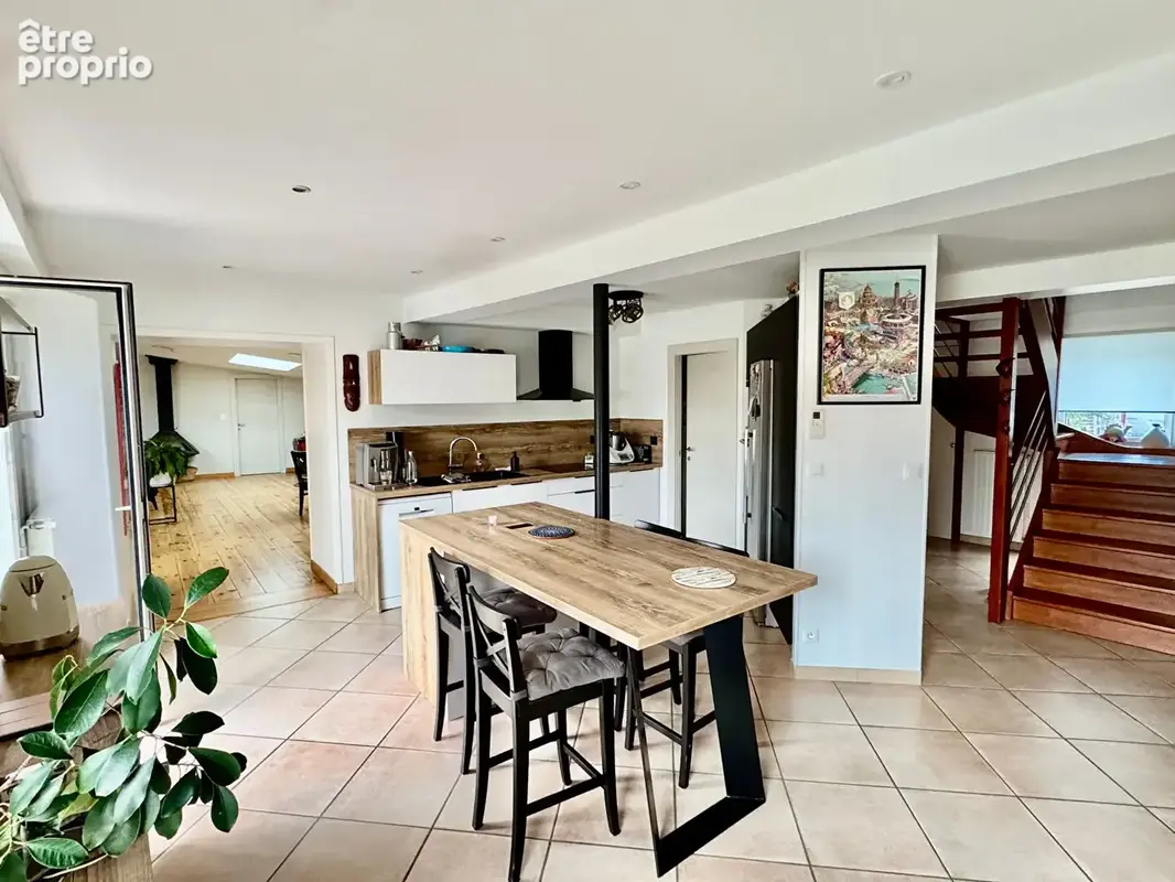 CEYRAT BOISSEJOUR / Ensemble immobilier de plus de 200 M2 - Atypique et Fonctionnel ! - photo 4