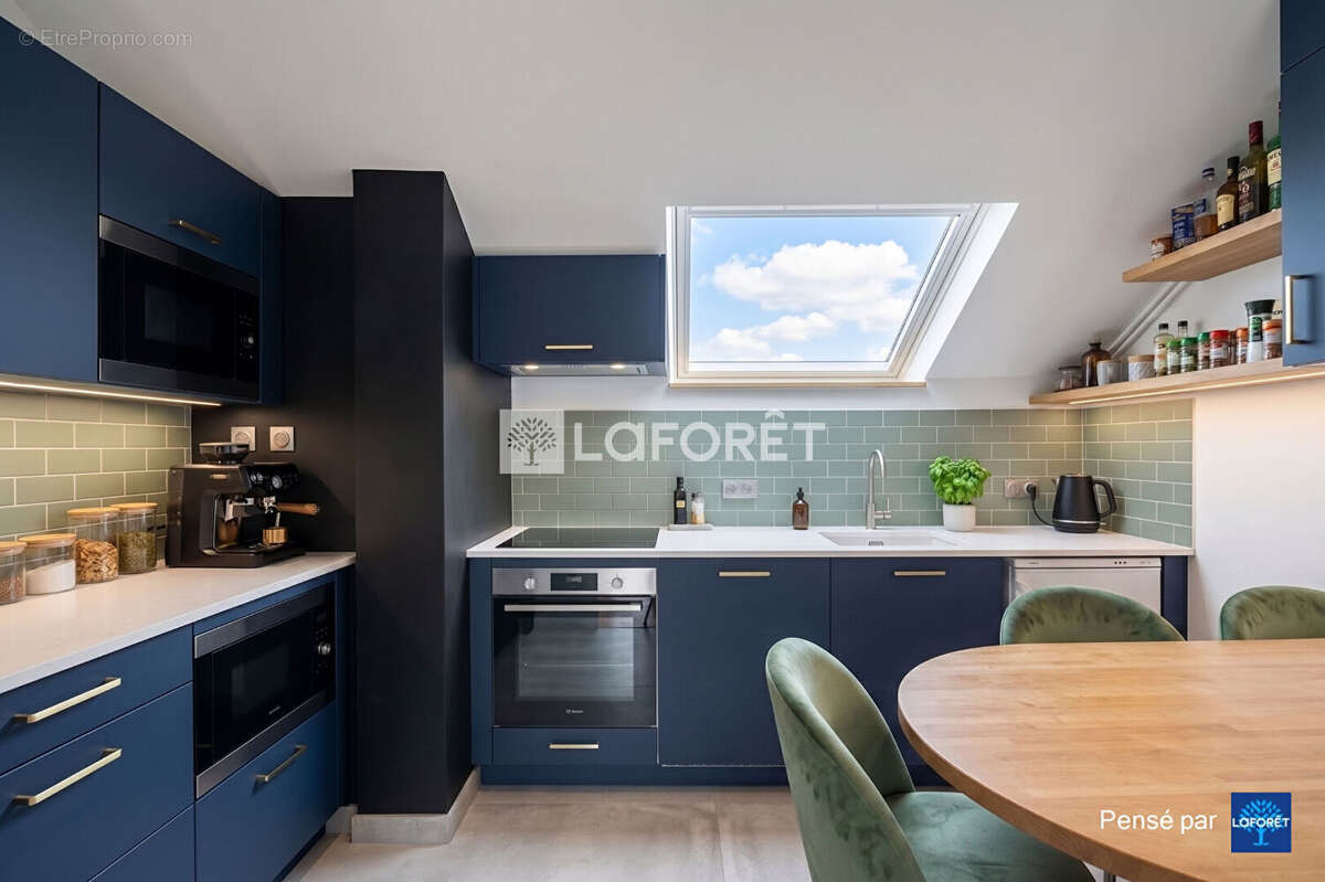 Appartement à COURBEVOIE