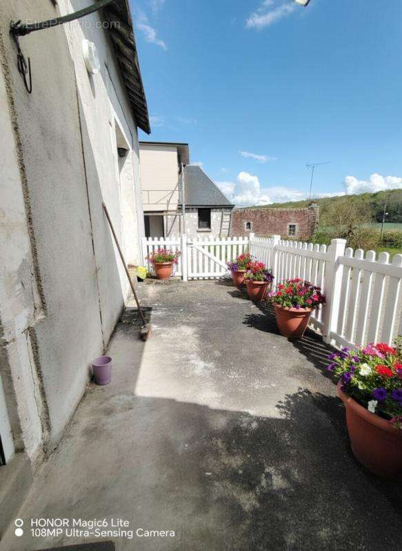 AZE maison ancienne très bien entretenue avec puits et garage - photo 4