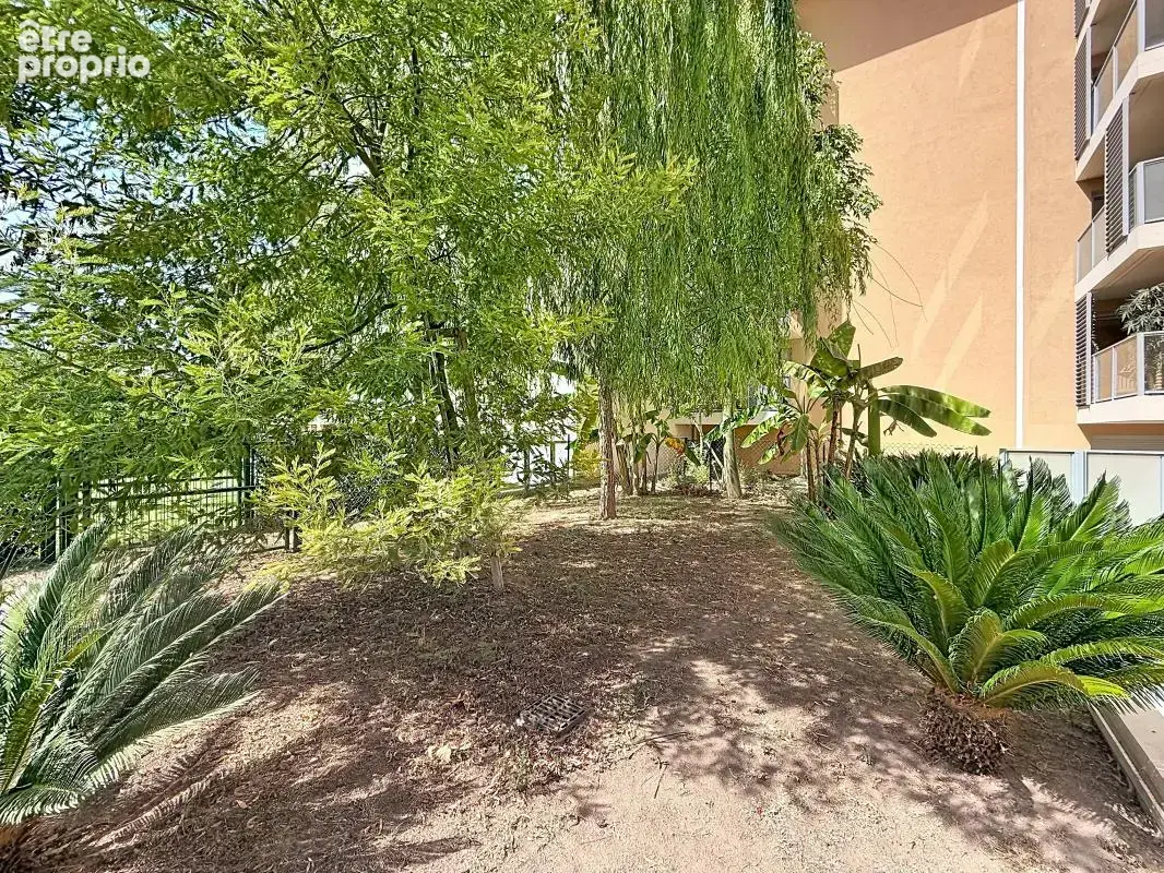 Juan les Pins - 2-3 pièces 50m2 - Rez-de-jardin 100m2 - Stationnement - photo 4