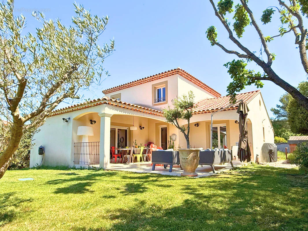 Maison à LE PUY-SAINTE-REPARADE