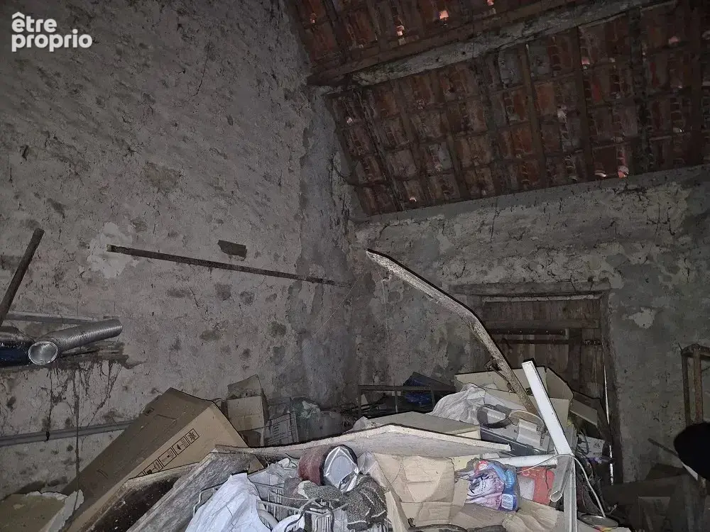 Maison à rénover, terrain et dépendance. - photo 7