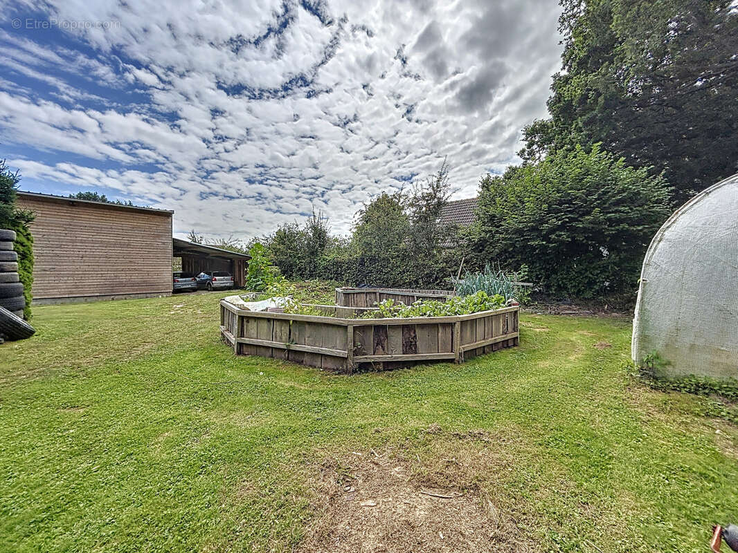 Maison à SAINT-JACQUES-DE-NEHOU