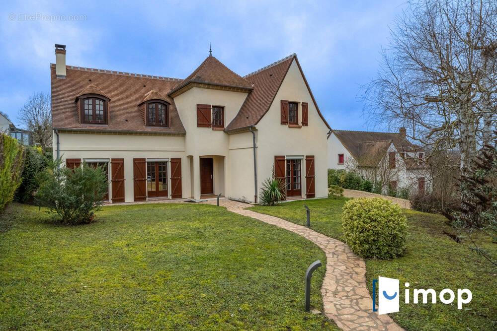 Maison à THOIRY