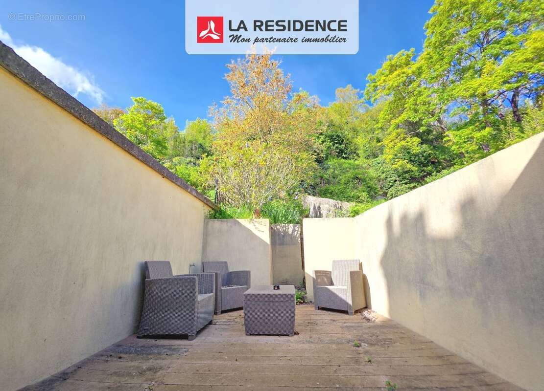 Maison à FOLLAINVILLE-DENNEMONT