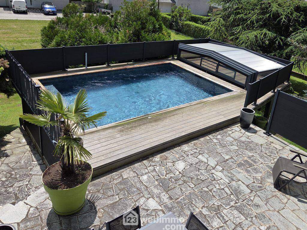 Maison individuelle de 224m² sur son terrain de 1913m² à la plaine de Conflans. - Maison à ALBERTVILLE