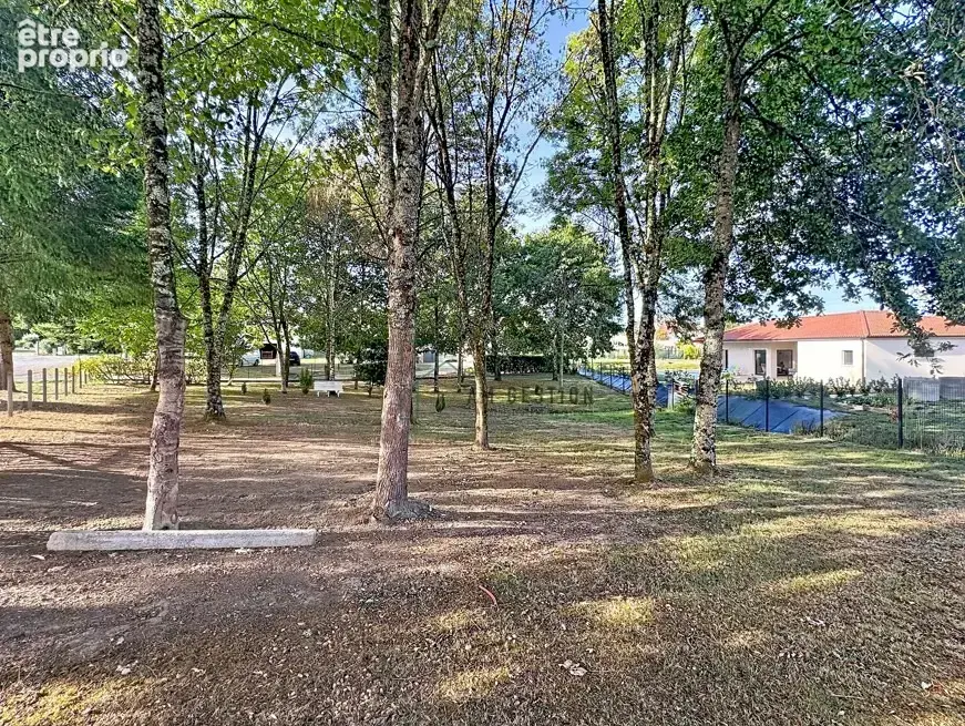 Terrain à VERNEUIL-SUR-VIENNE