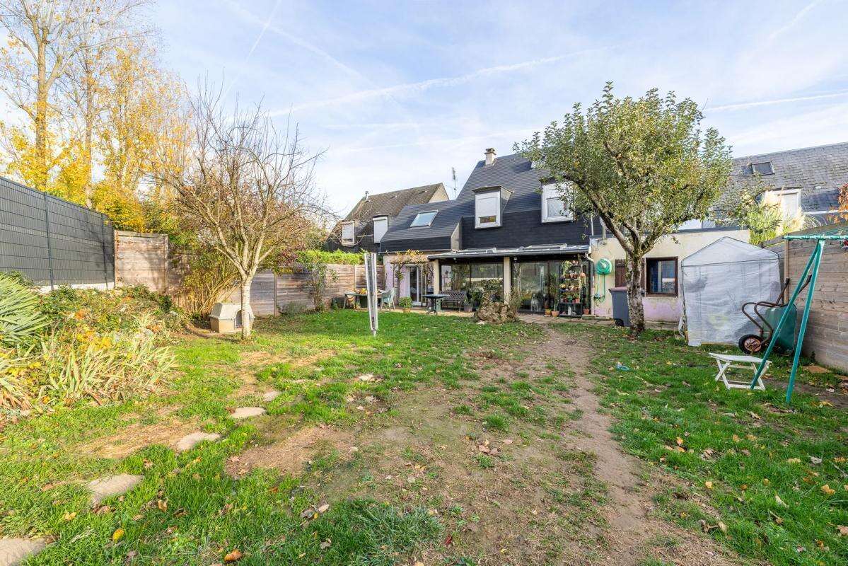 Maison à SAVIGNY-LE-TEMPLE