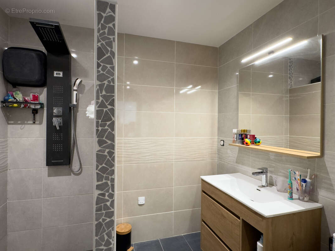 Maison à GUILHERAND-GRANGES