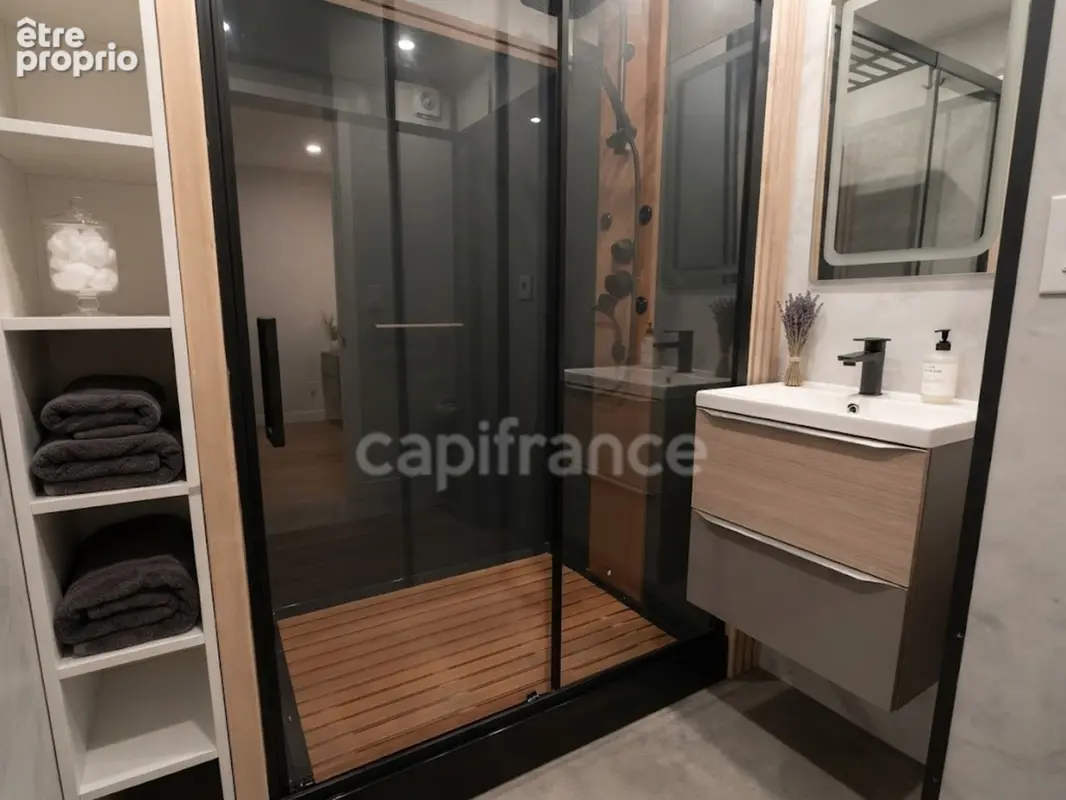 **Le Cap d’Agde comme on l’aime !**  Un appartement entièrement rénové, climatisé, avec piscine et parking, à proximité de la m - photo 4