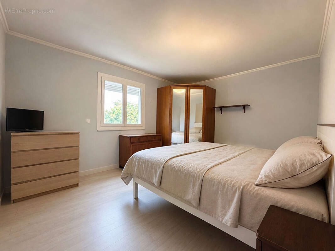 Maison T4  avec dépendance T2, piscine et grand garage - photo 9